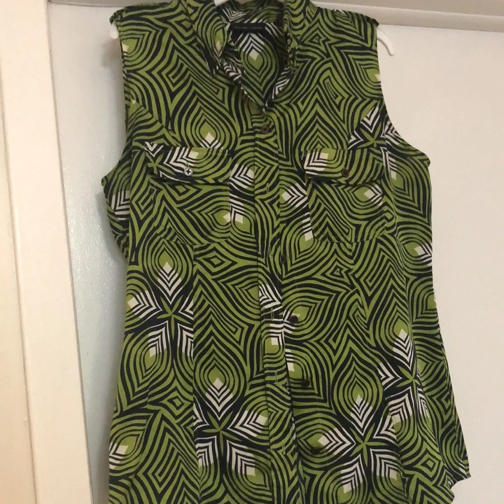 Green patterned NY and Co shirt. Women’s Medium - Picture 2 of 5